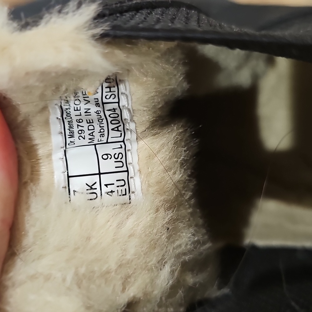 Dr. Martens Chelsea Black Leather Boots with Faux Fur Cream Lining. - Picture 7 of 7